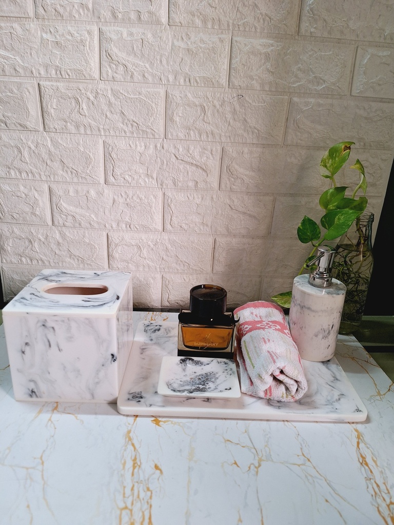   White Black Resin Bath Set