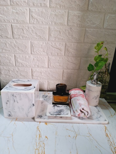   White Black Resin Bath Set